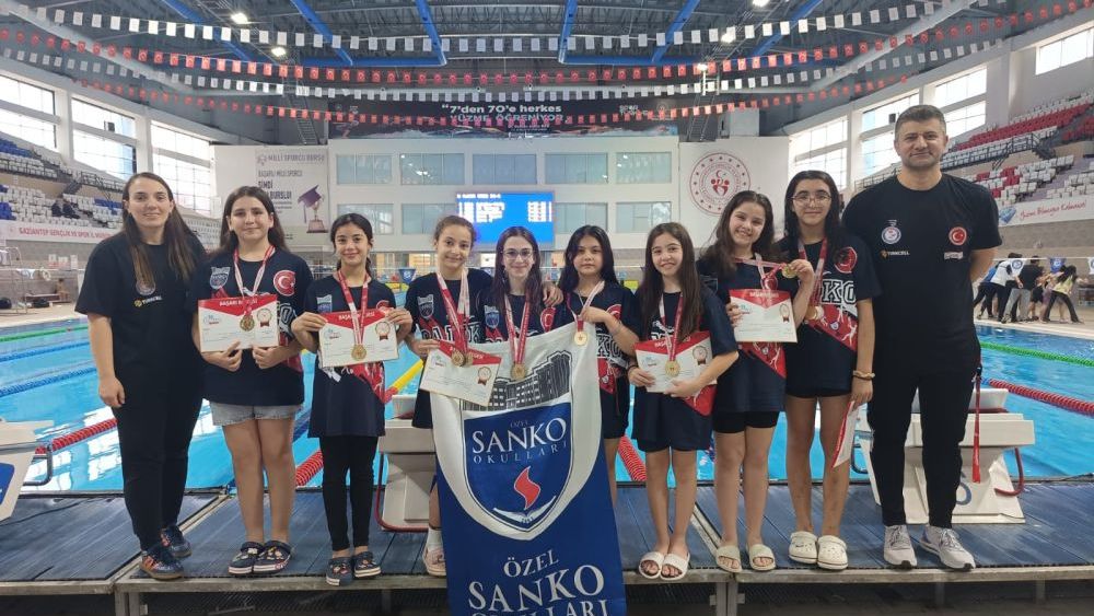 SANKO Yüzmede bölge şampiyonu oldu